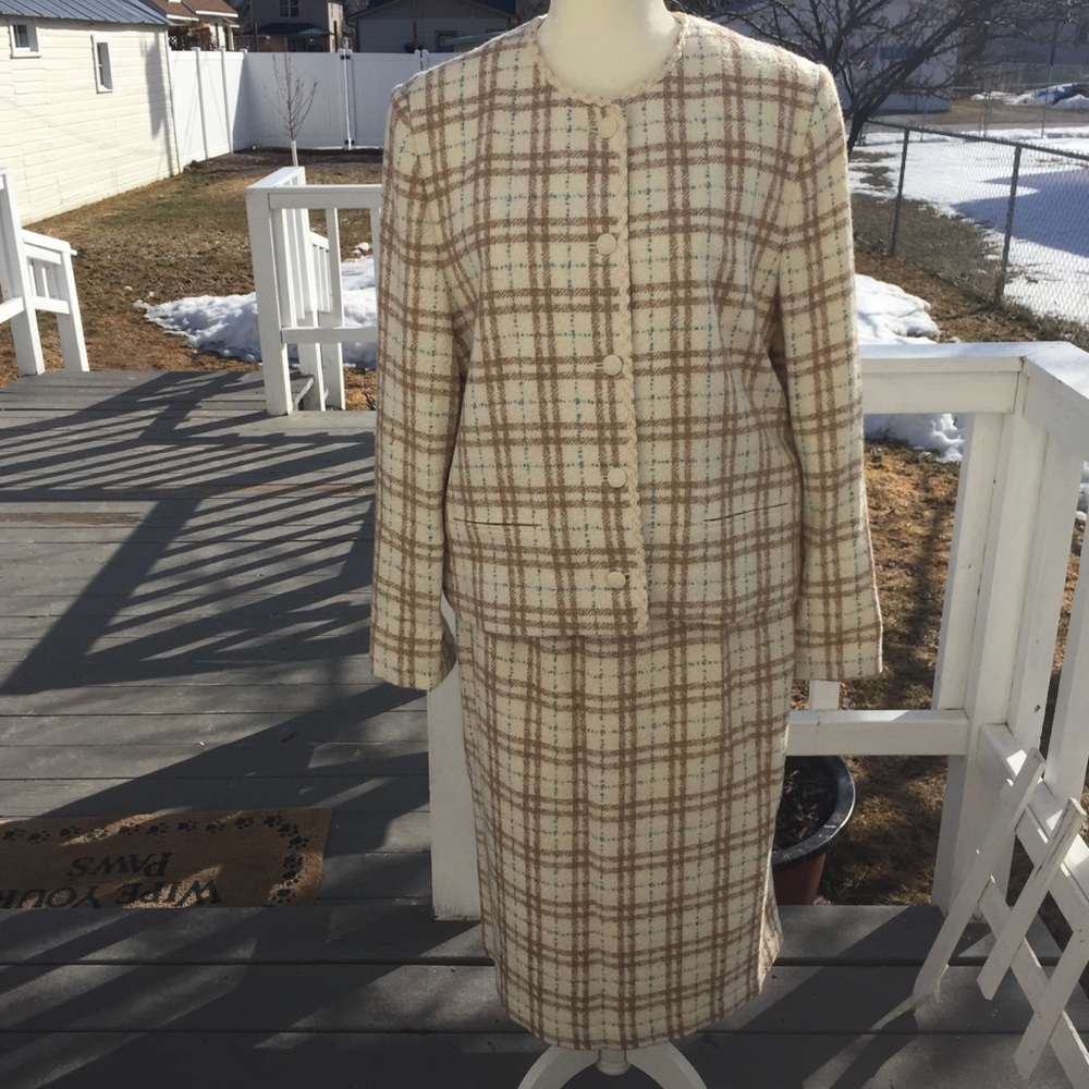 Suburban classic Suit